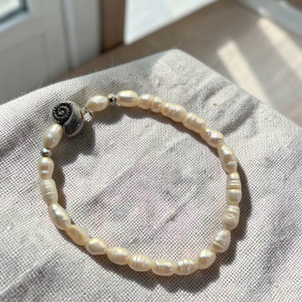 White Freshwater Pearl Beaded Bracelet Sea Life Shell Charm Stretch Jewelry Gift - Picture 3 of 16